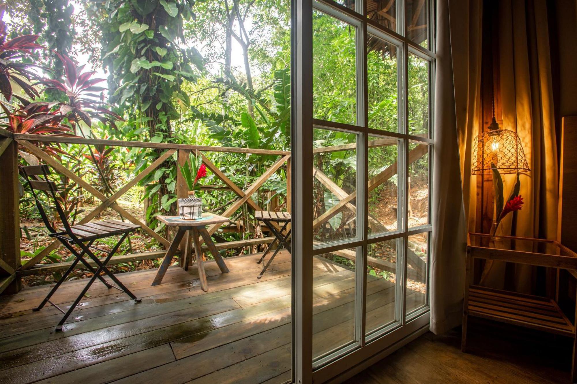 Socialtel Red Frog Hotel Bocas del Toro Exterior photo